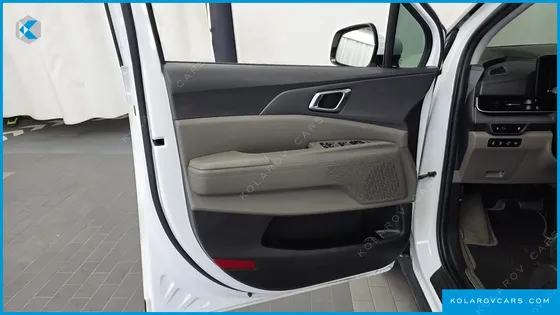KIA CARNIVAL DIESEL 7-SEATER OUTDOOR