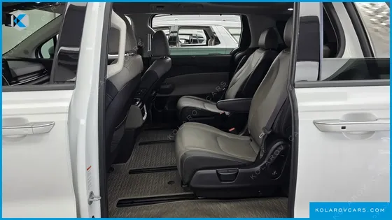 KIA CARNIVAL DIESEL 7-SEATER OUTDOOR