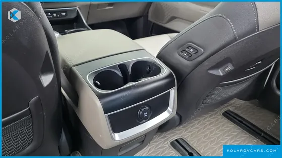 KIA CARNIVAL DIESEL 7-SEATER OUTDOOR