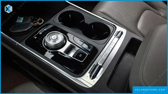 KIA CARNIVAL DIESEL 9-SEATER SIGNATURE
