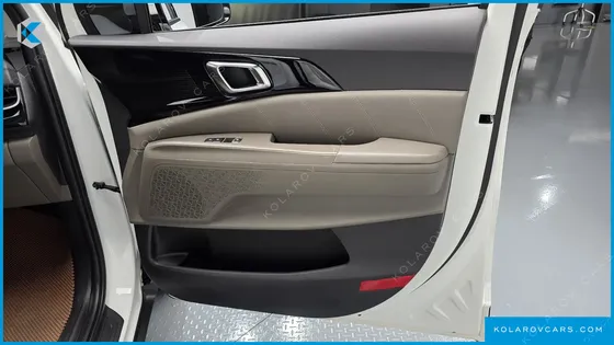 KIA CARNIVAL DIESEL 9-SEATER SIGNATURE