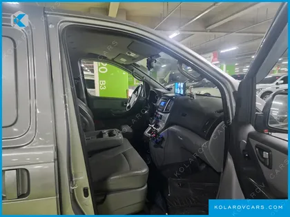 HYUNDAI STAREX 3-SEATER LPI VAN