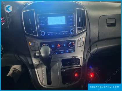 HYUNDAI STAREX 3-SEATER LPI VAN