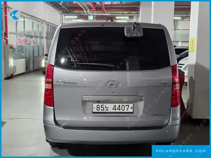 HYUNDAI STAREX 5-SEATER VAN