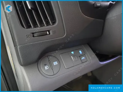 HYUNDAI STAREX 5-SEATER VAN
