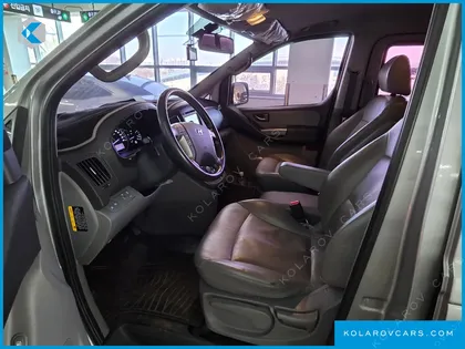 HYUNDAI STAREX 5-SEATER VAN