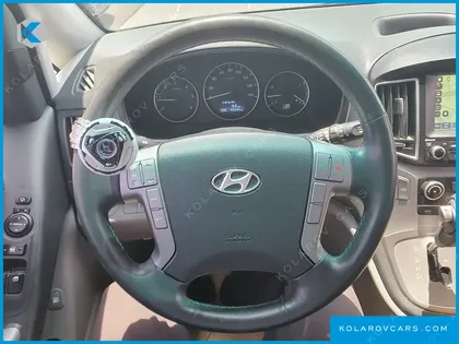 HYUNDAI STAREX 11-SEATER WAGON