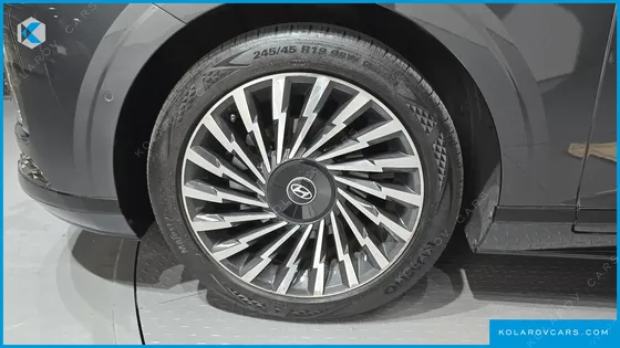 HYUNDAI GRANDEUR CALLIGRAPHY