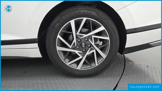 HYUNDAI GRANDEUR PREMIUM