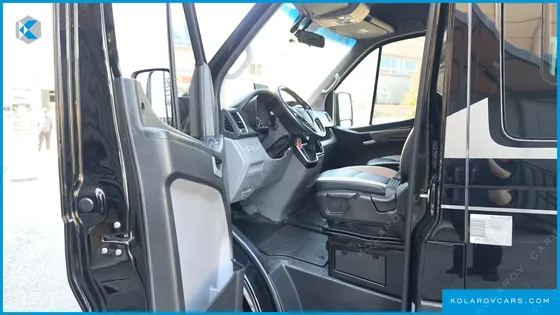 HYUNDAI SOLATI 16-SEATER