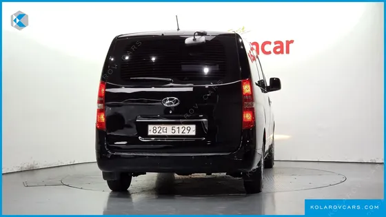 HYUNDAI STAREX VAN 5-SEATER