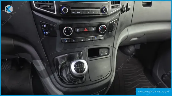 HYUNDAI STAREX VAN 5-SEATER