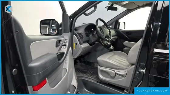 HYUNDAI STAREX VAN 5-SEATER