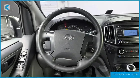 HYUNDAI STAREX VAN 5-SEATER