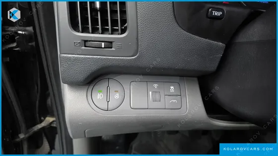 HYUNDAI STAREX VAN 5-SEATER