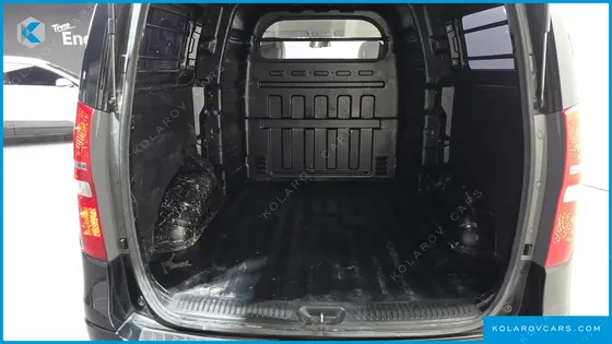 HYUNDAI STAREX VAN 5-SEATER