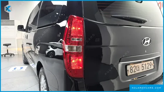 HYUNDAI STAREX VAN 5-SEATER