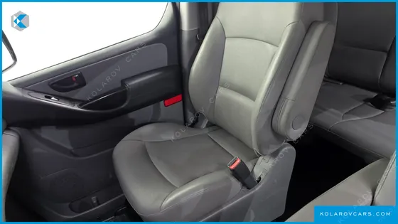 HYUNDAI STAREX VAN 5-SEATER