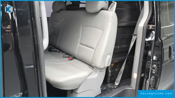 HYUNDAI STAREX VAN 5-SEATER