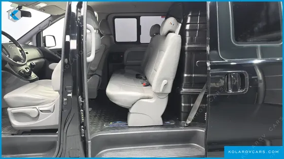 HYUNDAI STAREX VAN 5-SEATER