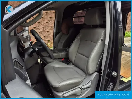 HYUNDAI STAREX VAN 3-SEATER