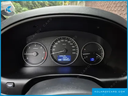 HYUNDAI STAREX VAN 3-SEATER