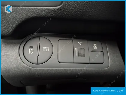 HYUNDAI STAREX VAN 3-SEATER