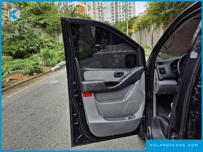 HYUNDAI STAREX VAN 3-SEATER