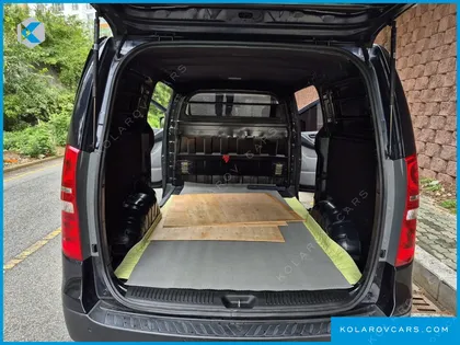 HYUNDAI STAREX VAN 3-SEATER
