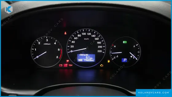 HYUNDAI STAREX VAN 3-SEATER