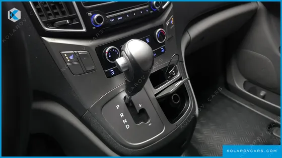 HYUNDAI STAREX VAN 3-SEATER