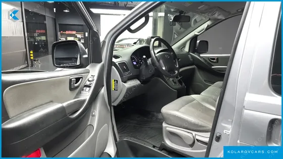 HYUNDAI STAREX VAN 3-SEATER