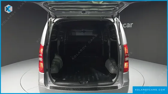 HYUNDAI STAREX VAN 3-SEATER