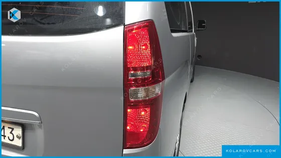 HYUNDAI STAREX VAN 3-SEATER
