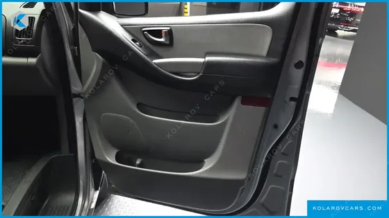 HYUNDAI STAREX VAN 3-SEATER