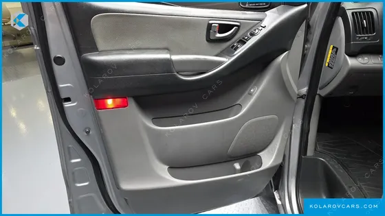 HYUNDAI STAREX VAN 3-SEATER