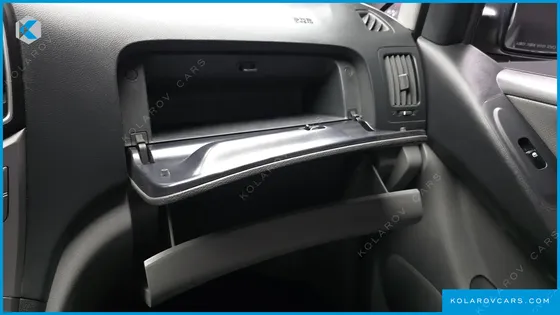 HYUNDAI STAREX VAN 3-SEATER
