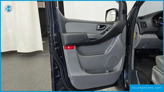 HYUNDAI STAREX WAGON 12-SEATER