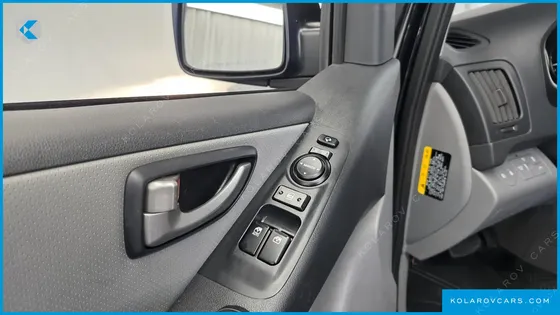 HYUNDAI STAREX WAGON 12-SEATER