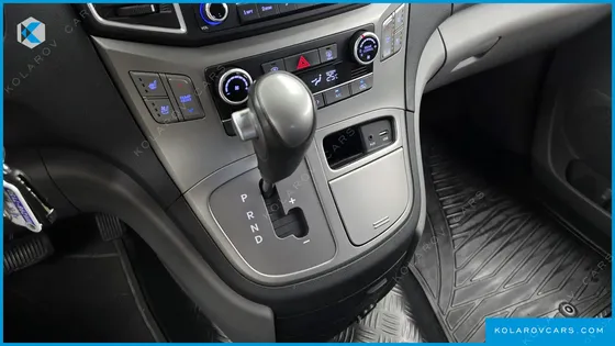 HYUNDAI STAREX WAGON 12-SEATER