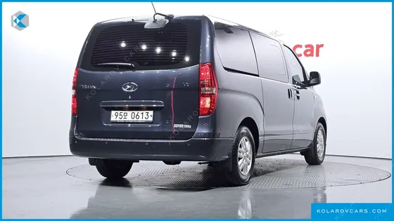 HYUNDAI STAREX VAN 5-SEATER