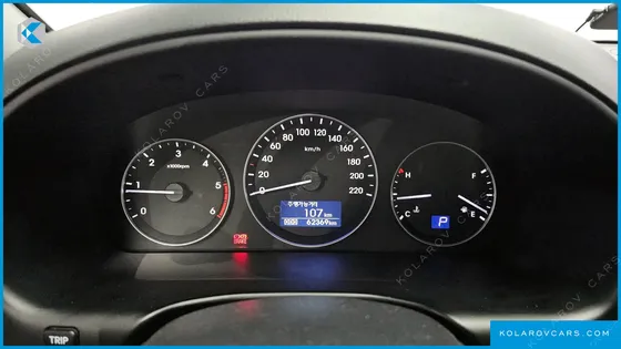 HYUNDAI STAREX VAN 5-SEATER