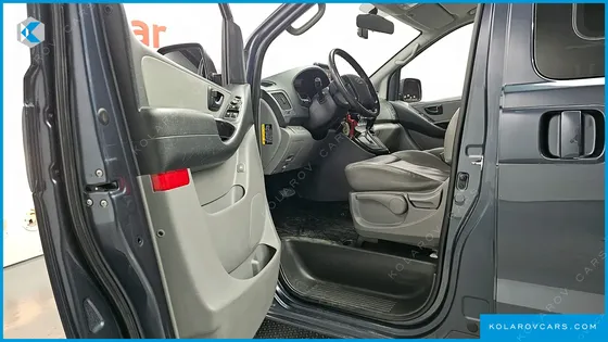 HYUNDAI STAREX VAN 5-SEATER