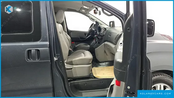 HYUNDAI STAREX VAN 5-SEATER