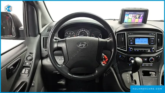HYUNDAI STAREX VAN 5-SEATER