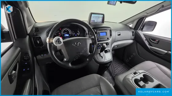 HYUNDAI STAREX VAN 3-SEATER