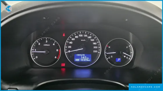 HYUNDAI STAREX VAN 3-SEATER