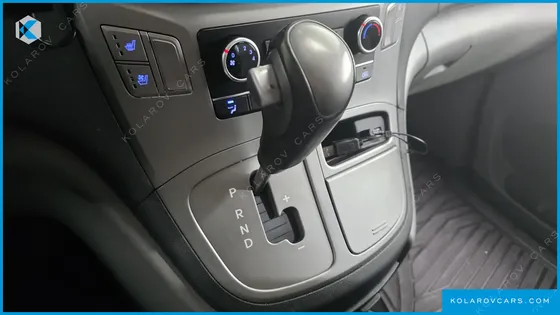 HYUNDAI STAREX VAN 3-SEATER