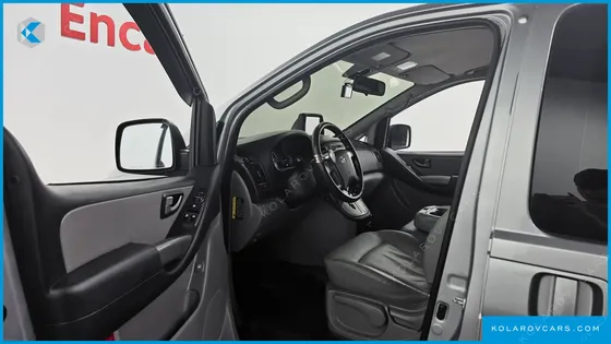HYUNDAI STAREX VAN 3-SEATER