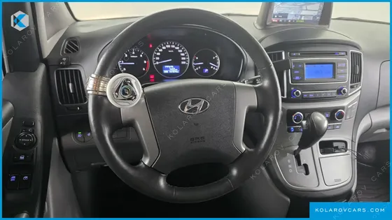 HYUNDAI STAREX VAN 3-SEATER